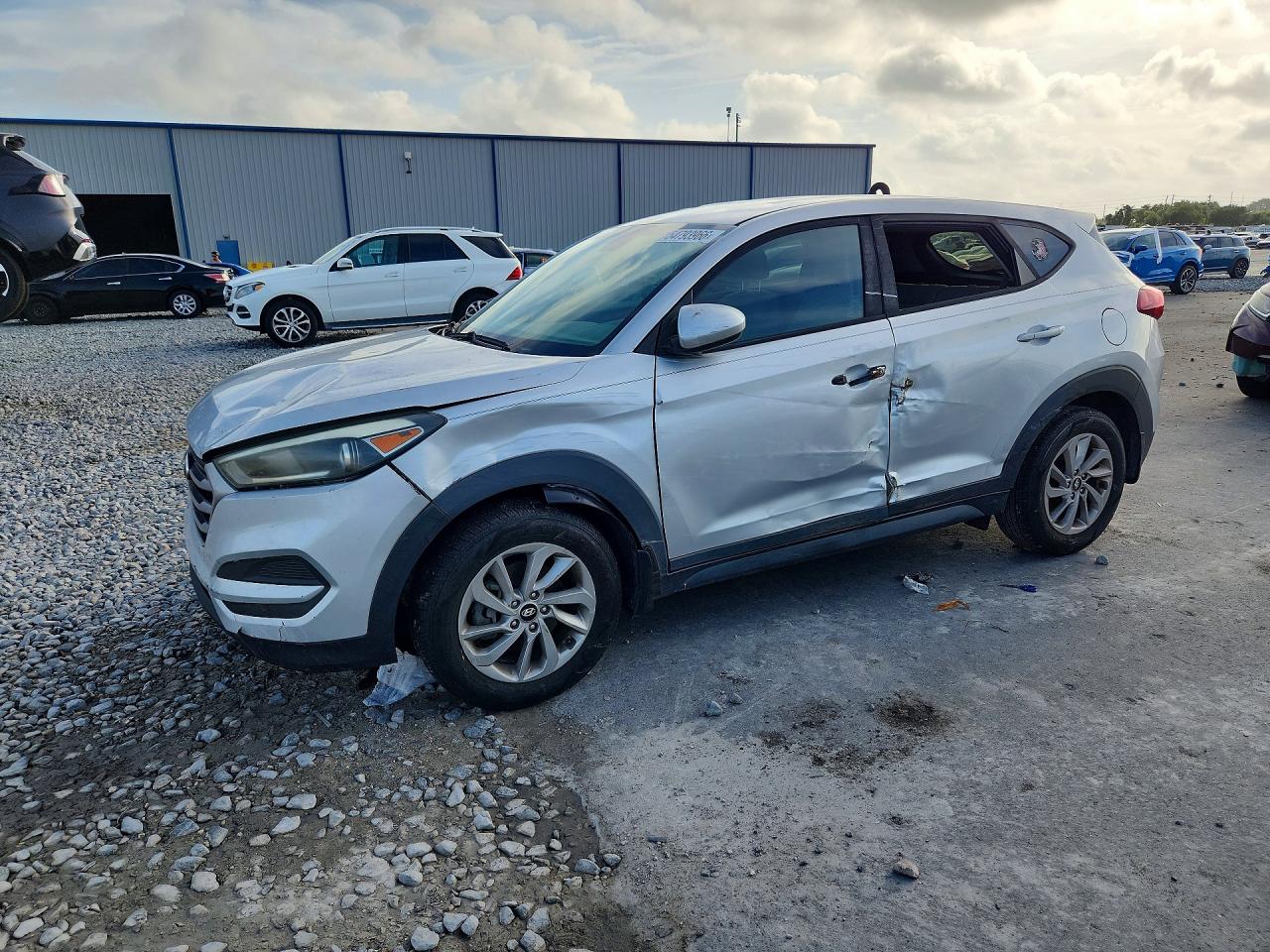 2017 Hyundai Tucson SE, VIN KM8J23A44HU385385 — Front end