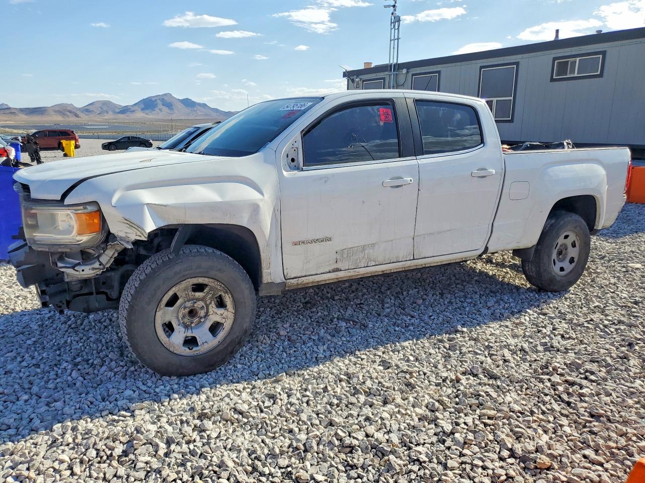 2015 GMC Canyon 2WD SLE, VIN 1GTG5BE39F1154725 — Front end