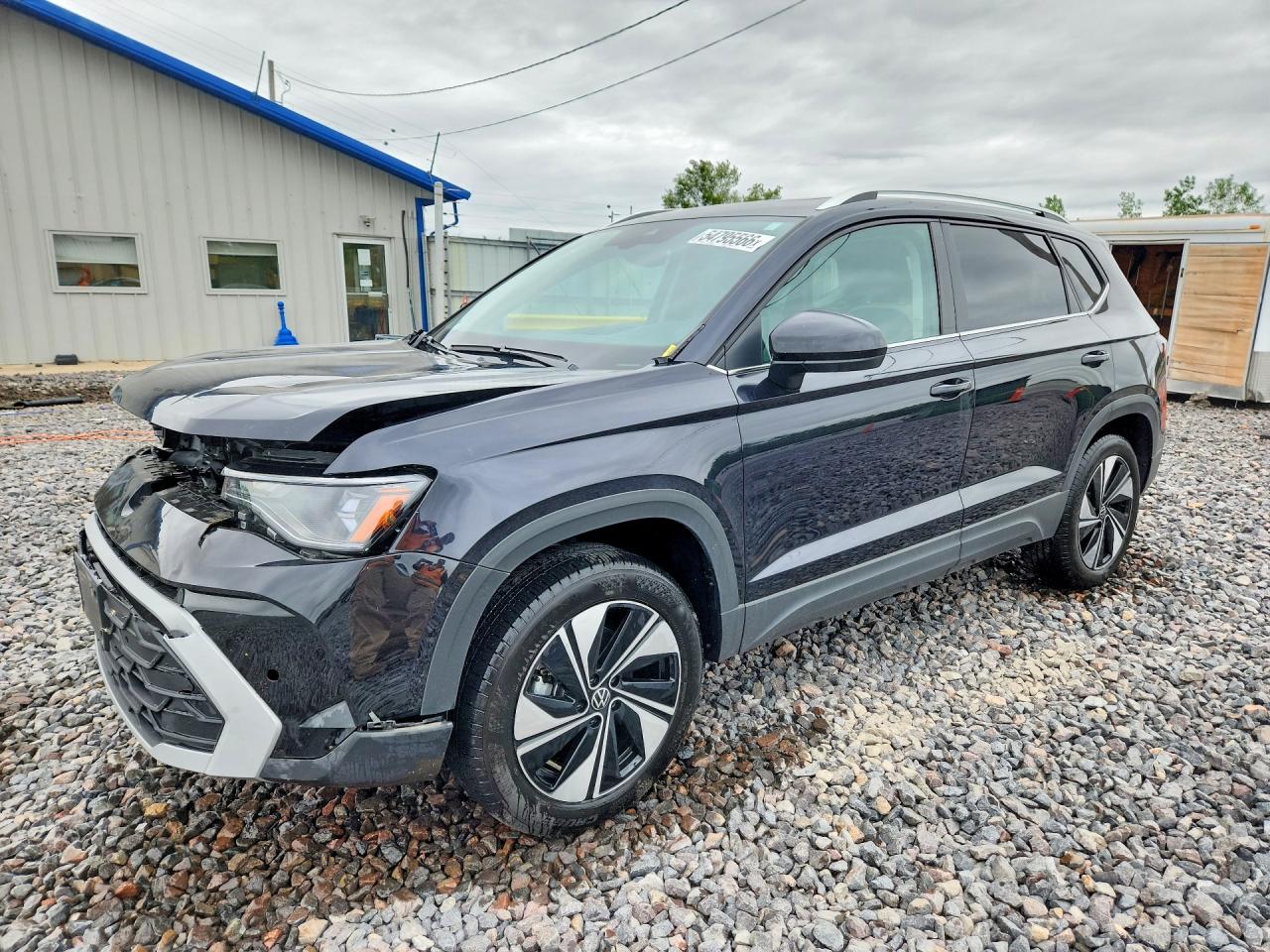 2025 Volkswagen Taos SE, VIN 3VVVC7B2XSM009584 — Front end