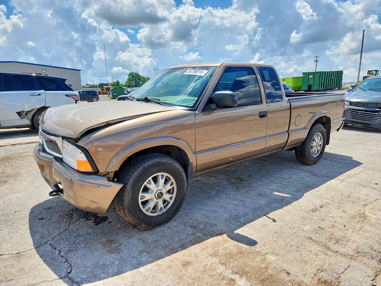 2002 GMC Sonoma SLS, VIN 1GTDT19W228227667 — Front end