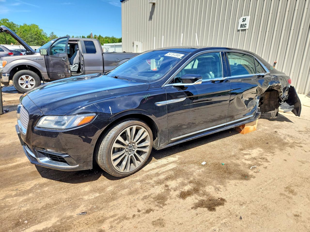 2019 Lincoln Continental Reserve, VIN 1LN6L9NP5K5600333 — Side