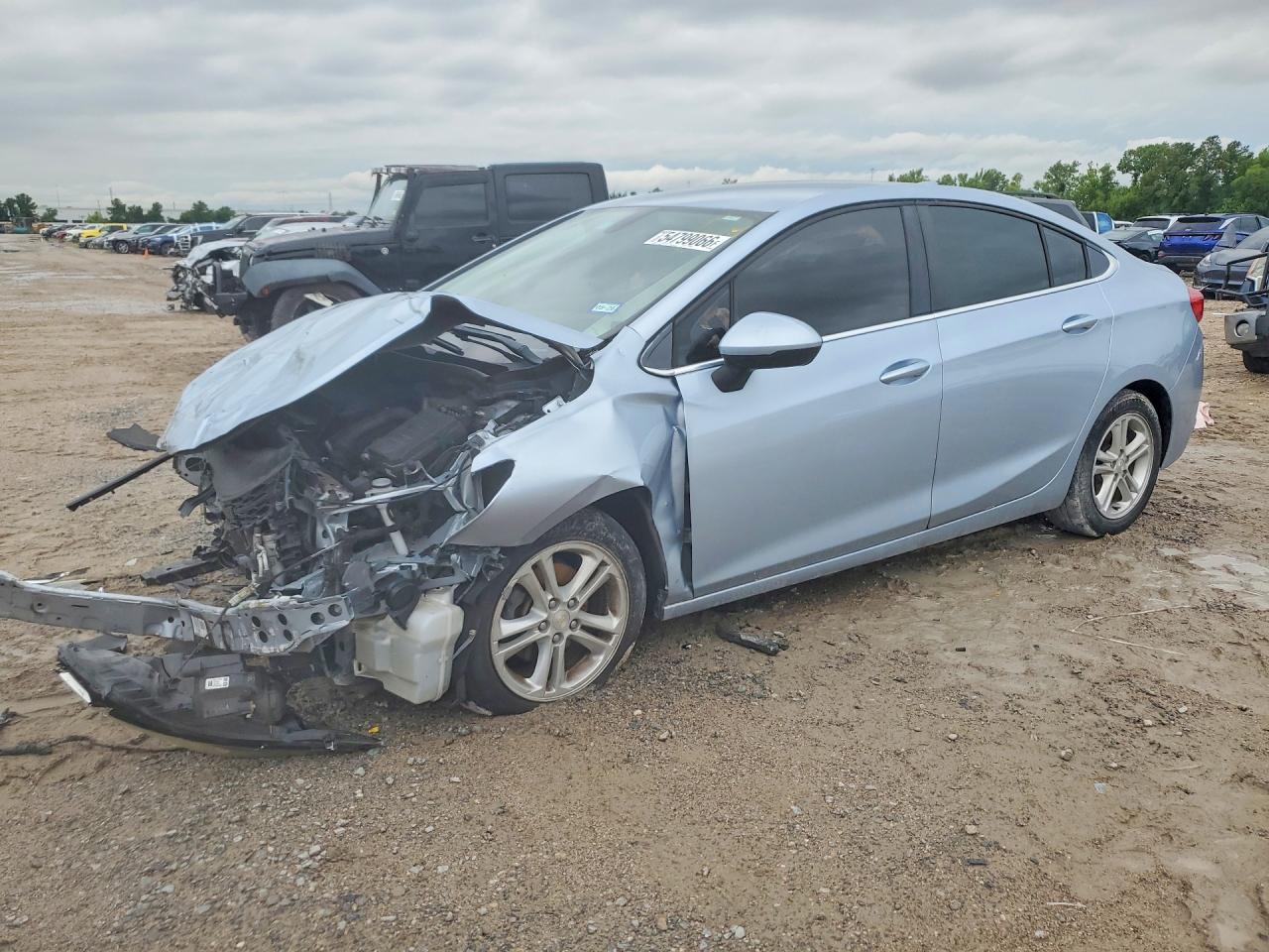 2018 Chevrolet Cruze LT, VIN 1G1BE5SM5J7217813 — Front end