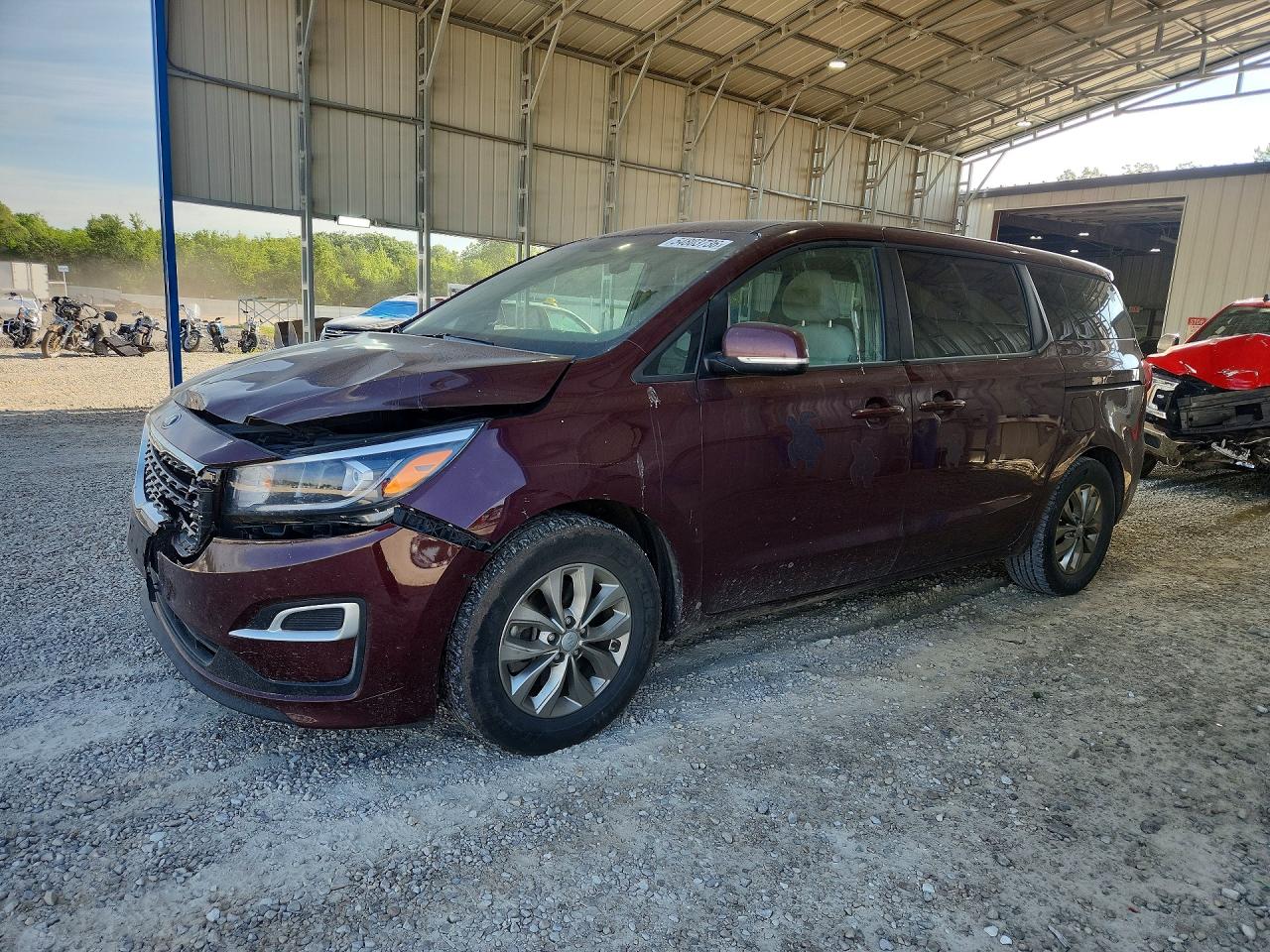 2020 Kia Sedona LX, VIN KNDMB5C1XL6609594 — Front end