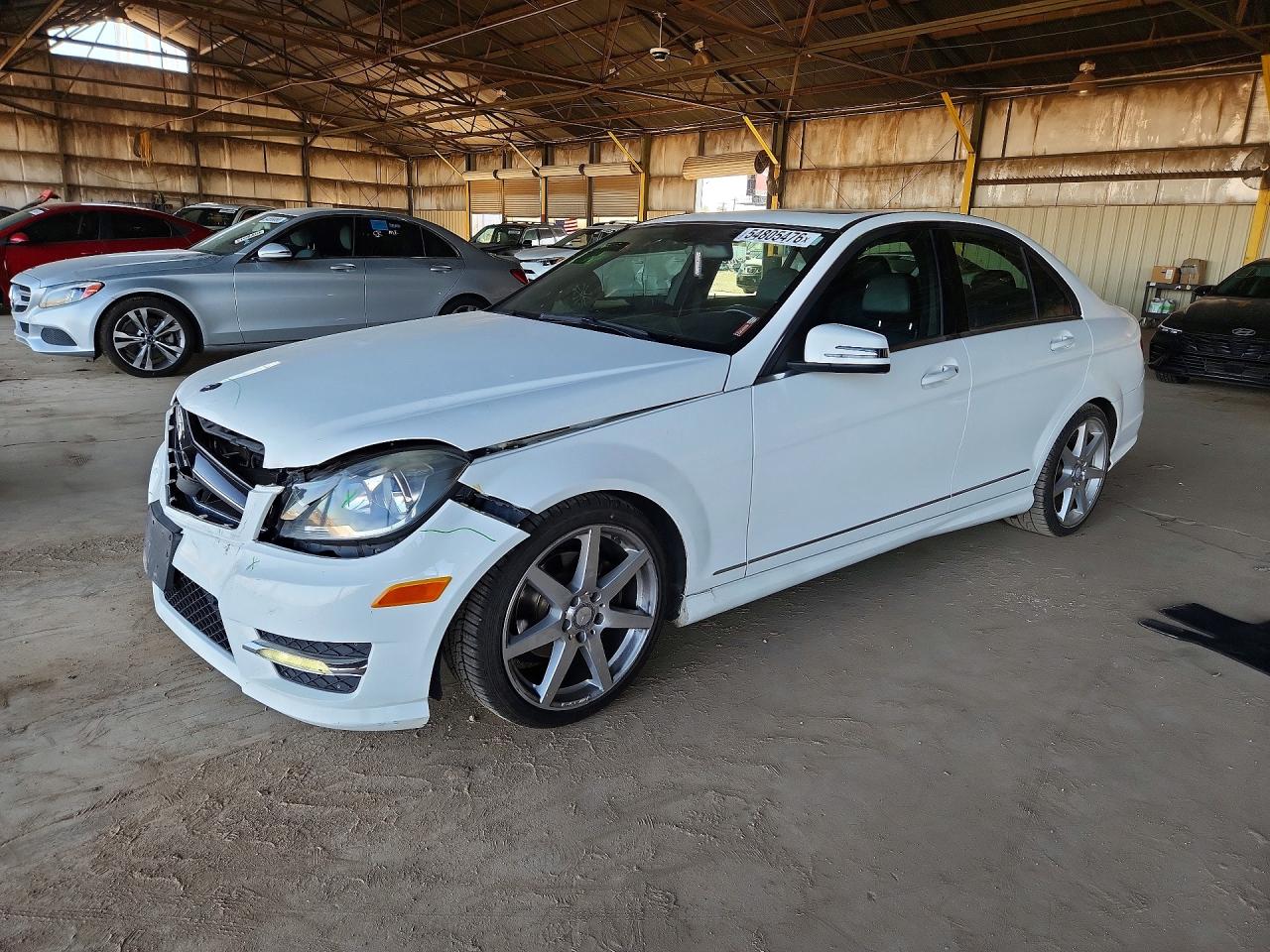 2014 Mercedes-Benz C 250 Luxury, VIN WDDGF4HBXEA953526 — Front end