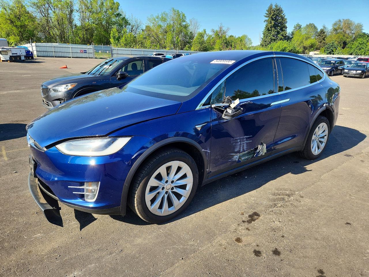 2018 Tesla Model X 75D, VIN 5YJXCDE22JF089595 — Front end