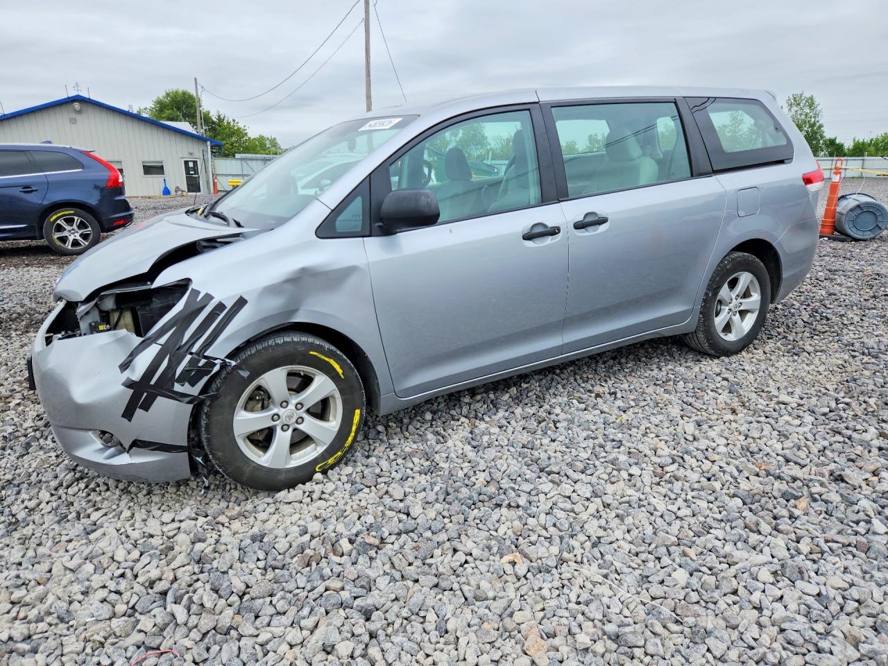 2011 Toyota Sienna, VIN 5TDKA3DC0BS003721 — Front end