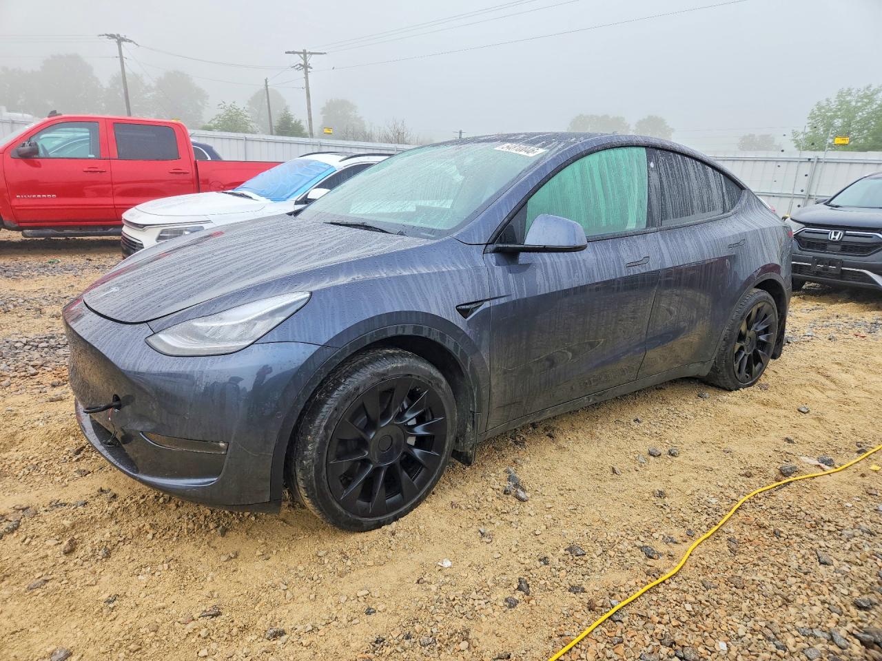 2021 Tesla Model Y Long Range, VIN 5YJYGDEE0MF232566 — Град