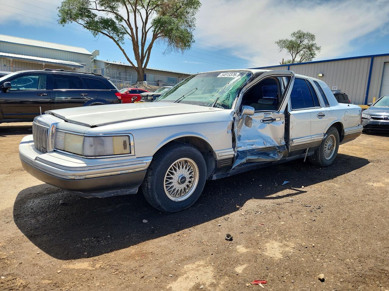 1994 Lincoln Town Car Signature, VIN 1LNLM82W4RY630745 — Бок