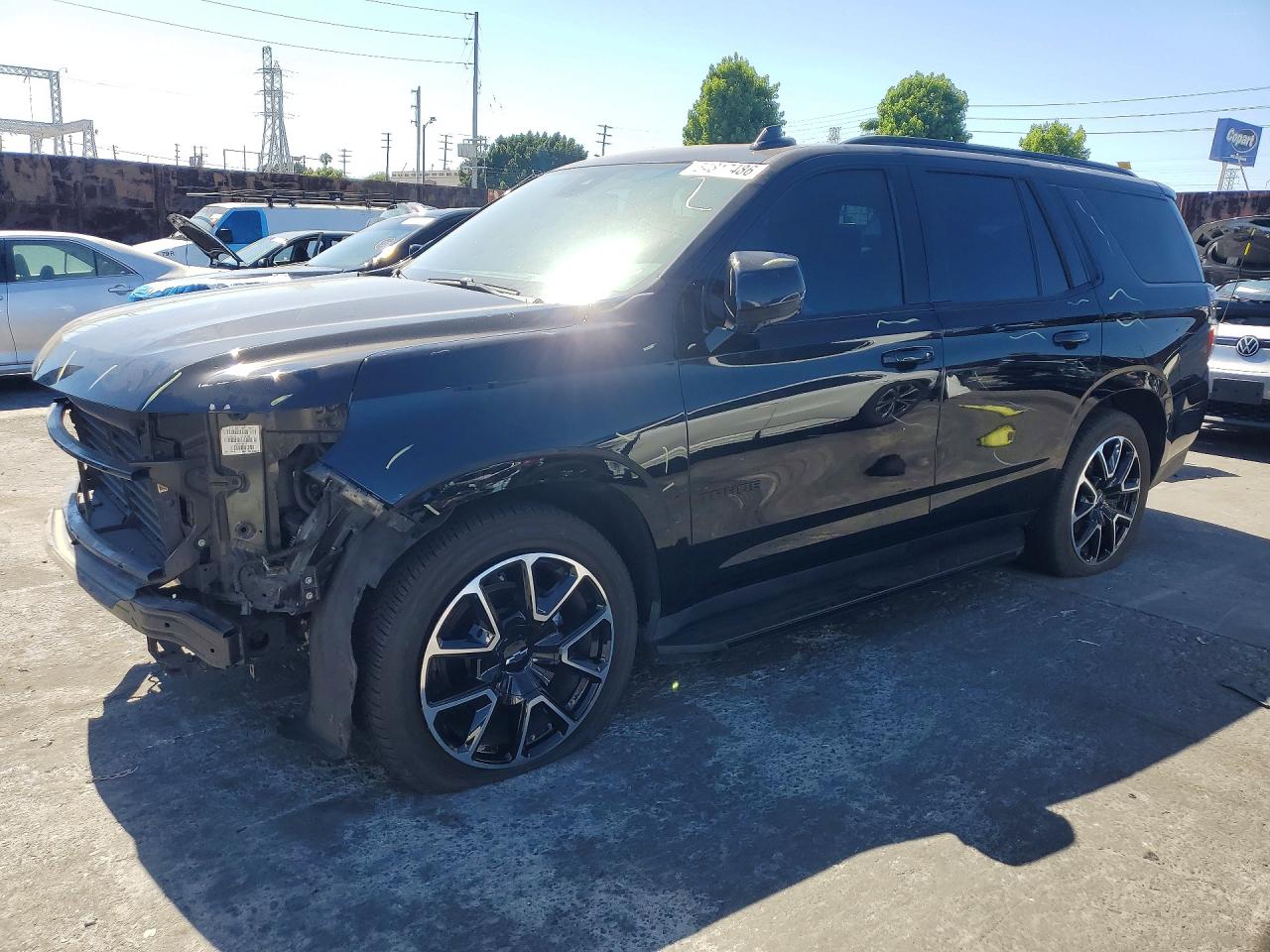 2023 Chevrolet Tahoe RST, VIN 1GNSCRKL3PR275466 — Перед
