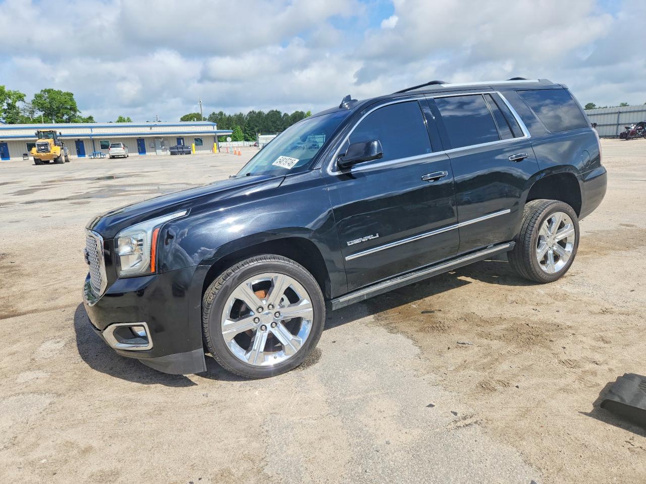 2017 GMC Yukon Denali, VIN 1GKS2CKJ0HR383167 — Front end