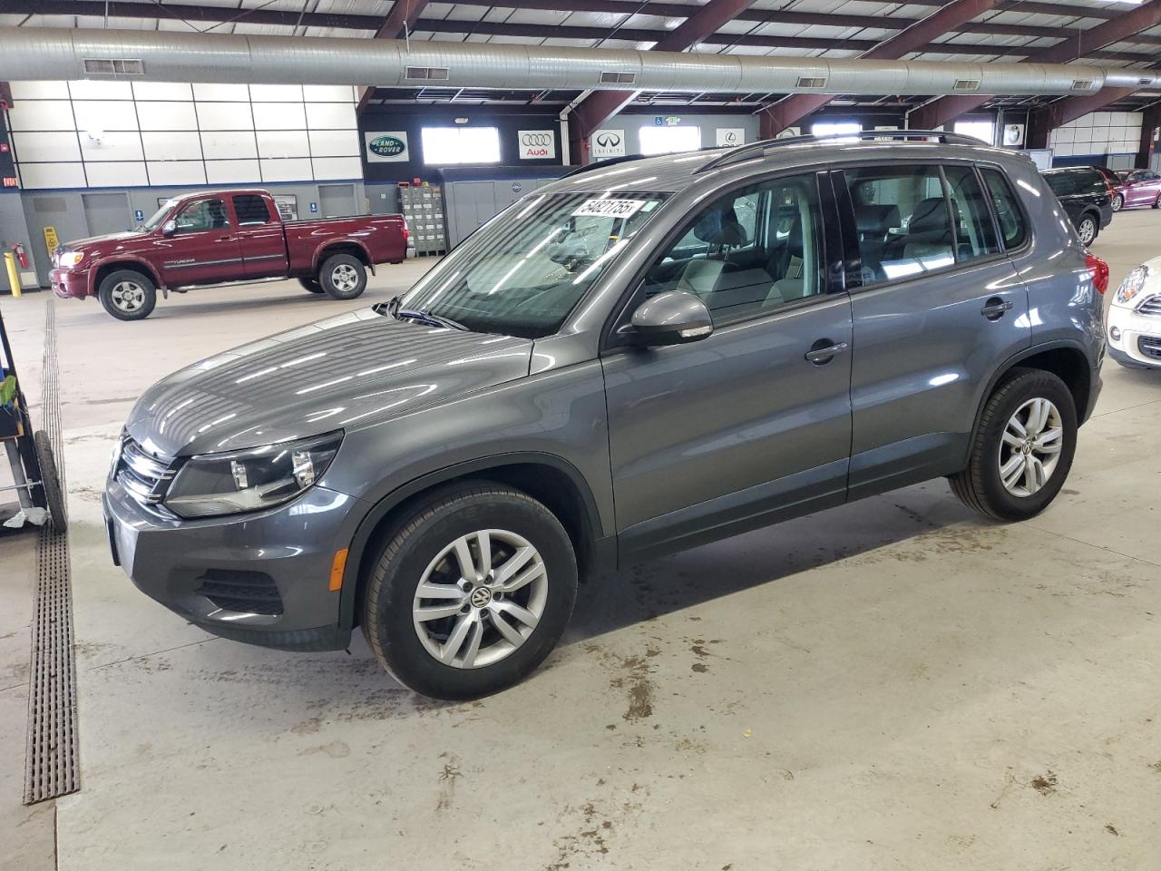 2016 Volkswagen Tiguan S, VIN WVGBV7AX7GW578033 — Minor dents and scratches