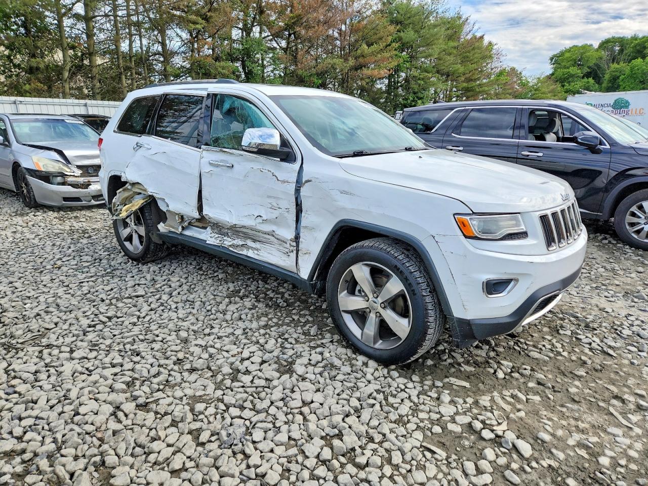 2016 Jeep Grand Cherokee Limited, VIN 1C4RJEBG3GC499865 — Side