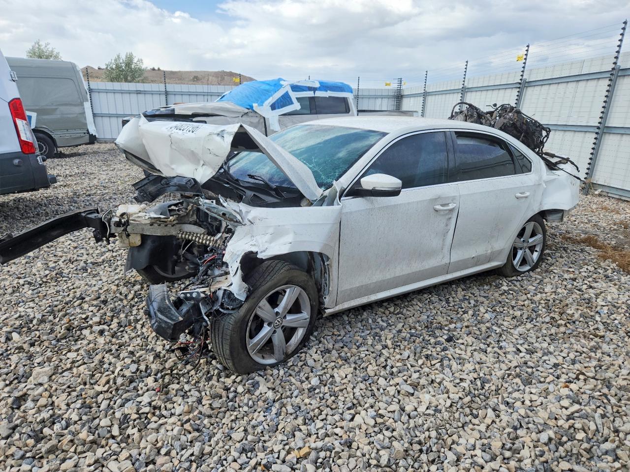 2015 Volkswagen Passat S, VIN 1VWAT7A33FC108906 — Front end