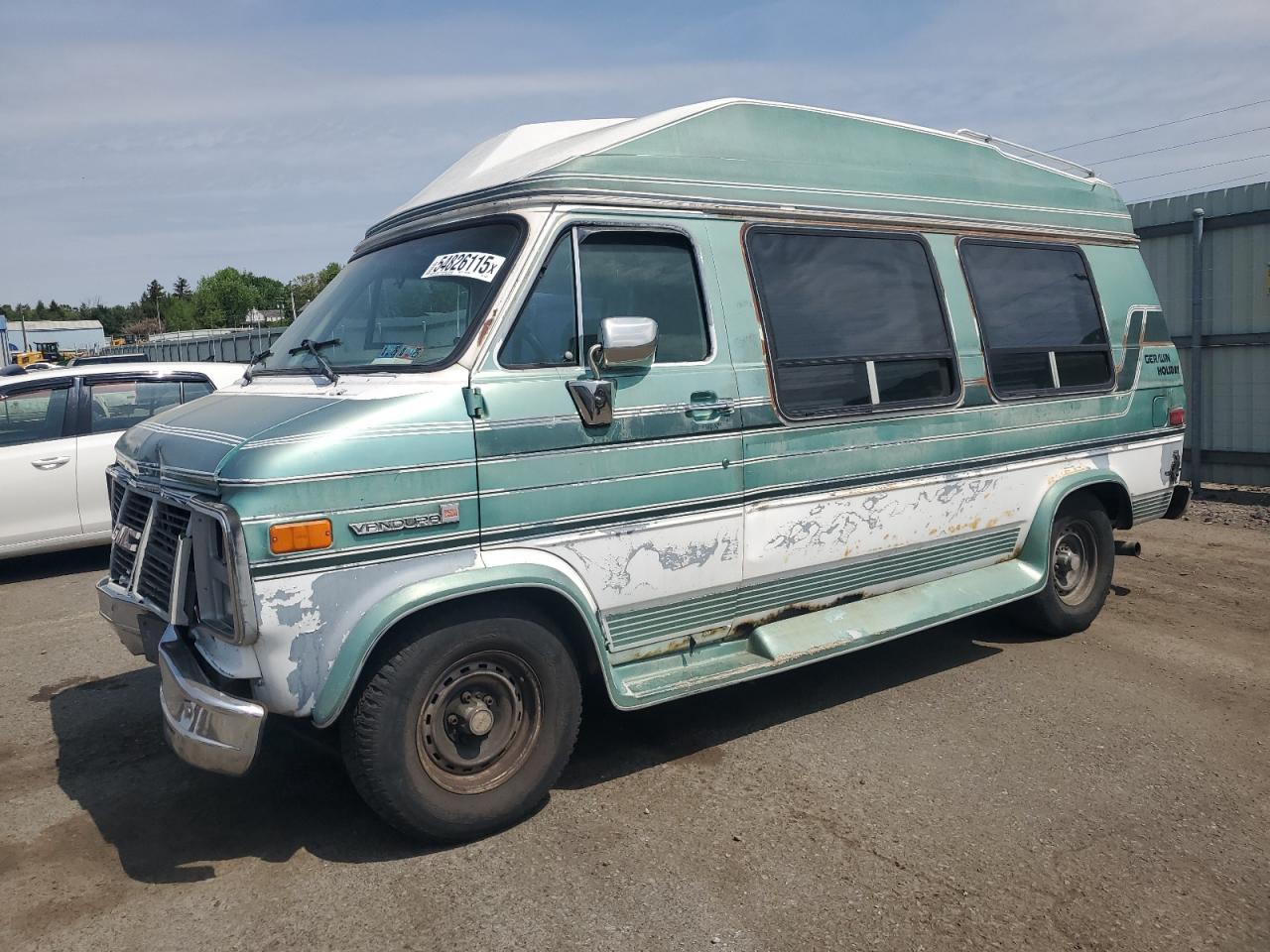1990 GMC Vandura, VIN 1GDEG25K6L7503515 — Front end