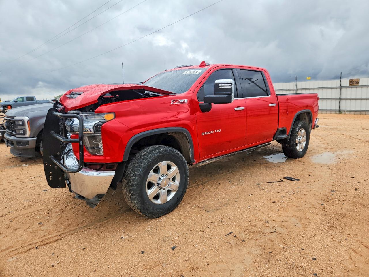 2021 Chevrolet Silverado 3500HD LTZ, VIN 1GC4YUEY9MF202211 — Front end