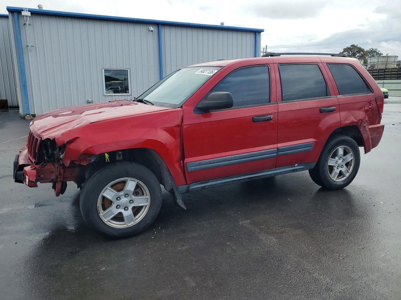 2005 Jeep Grand Cherokee Laredo, VIN 1J4GR48K85C561029 — Front end