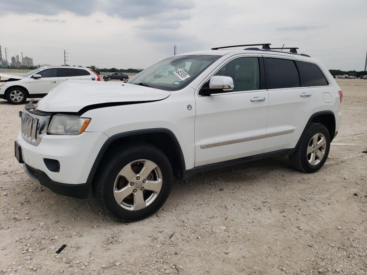 2013 Jeep Grand Cherokee Overland, VIN 1C4RJFCG9DC546980 — Front end