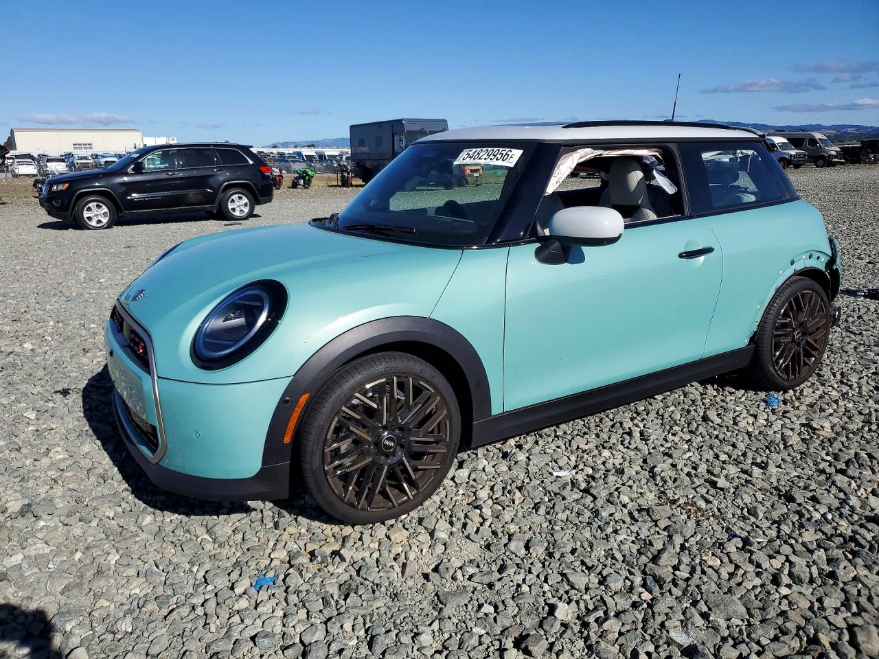 2025 MINI Hardtop Cooper S, VIN WMW23GD0XS2X14368 — Зад