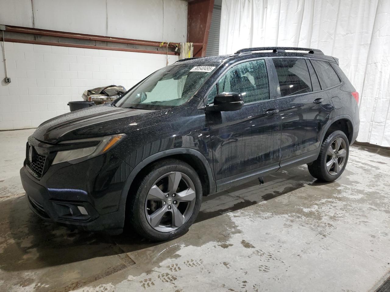 2019 Honda Passport Touring, VIN 5FNYF8H9XKB010610 — Front end
