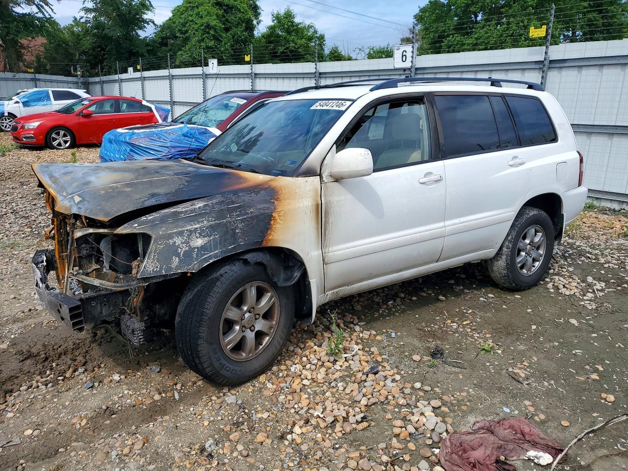 2005 Toyota Highlander Limited, VIN JTEDP21A050050187 — Engine fire