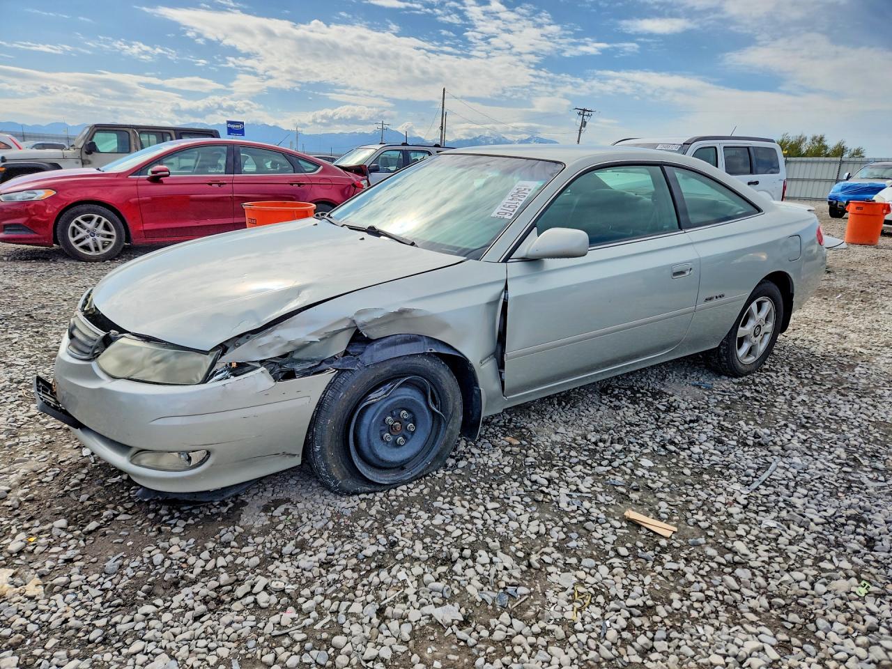 2002 Toyota Solara SE, VIN 2T1CF22P42C593386 — Front end
