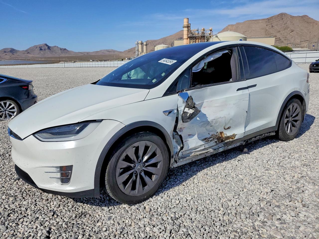 2018 Tesla Model X 75D, VIN 5YJXCBE26JF090415 — Side