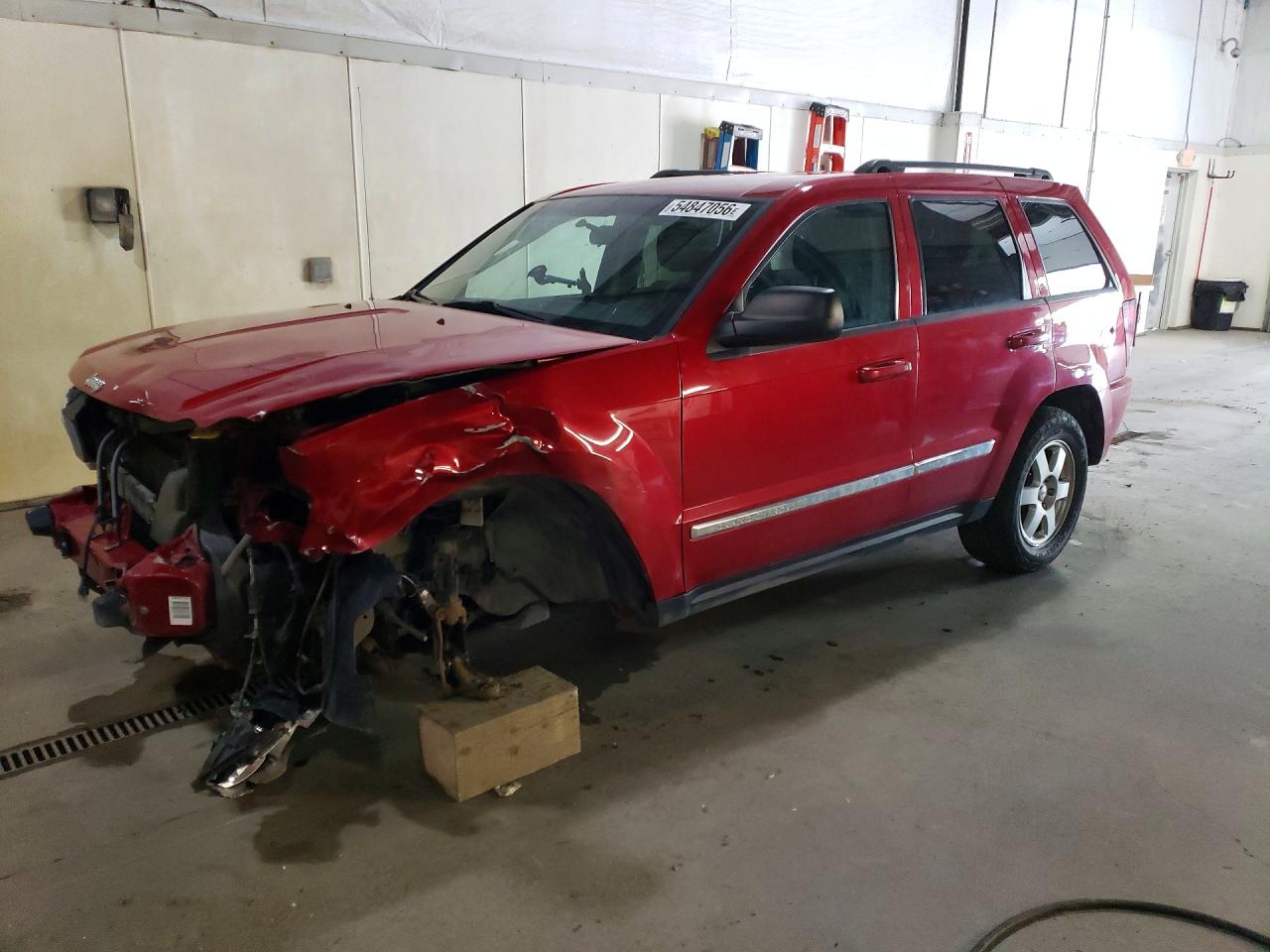 2010 Jeep Grand Cherokee Laredo, VIN 1J4PR4GK6AC151227 — Front end