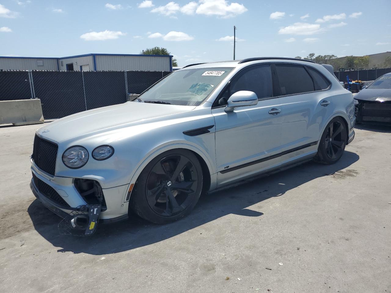 2022 Bentley Bentayga V8, VIN SJAAM2ZV9NC011752 — Front end