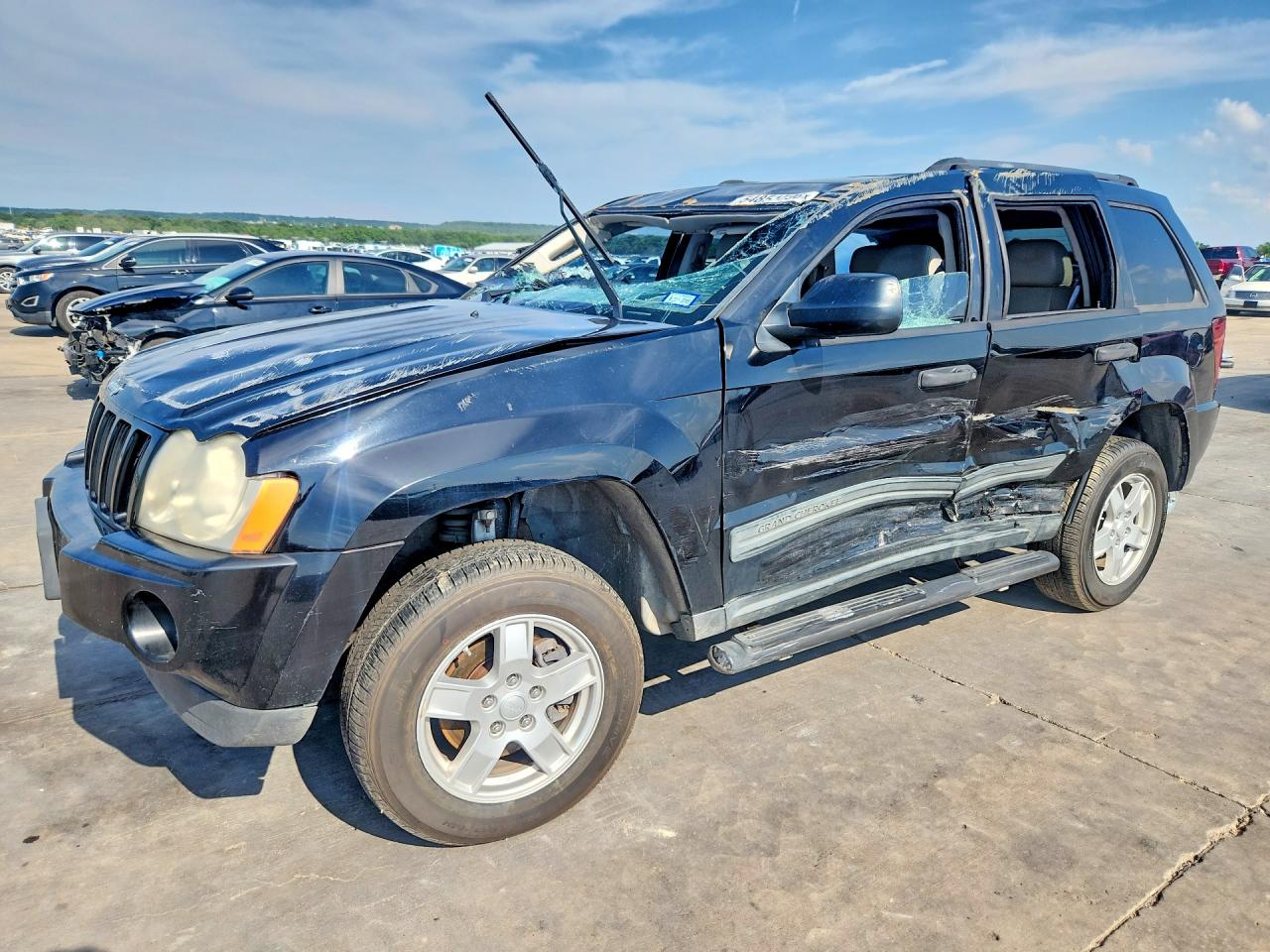 2005 Jeep Grand Cherokee Laredo, VIN 1J4GS48K15C724270 — Rollover