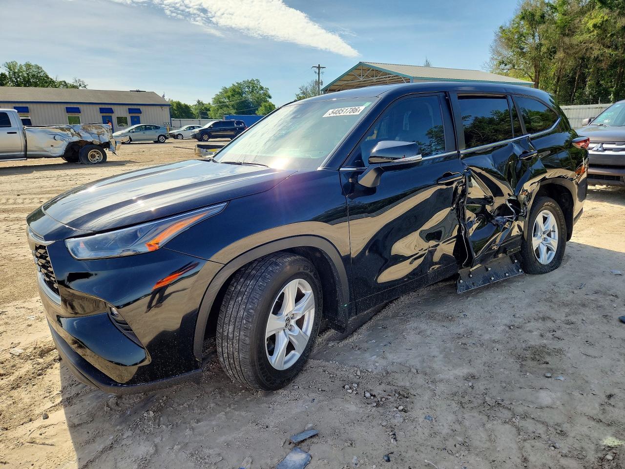 2025 Toyota Highlander LE, VIN 5TDKDRAH7SS552410 — Side