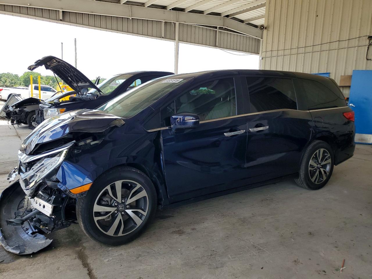 2022 Honda Odyssey Touring, VIN 5FNRL6H83NB044644 — Front end