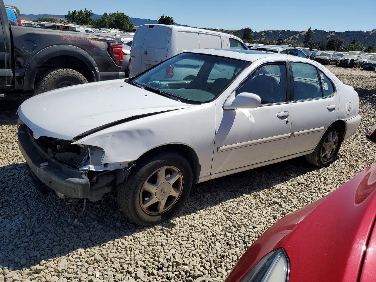 1999 Nissan Altima XE, VIN 1N4DL01D9XC140993 — Front end