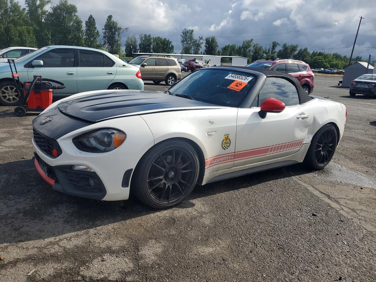 2018 FIAT 124 Spider Lusso, VIN JC1NFAEK4J0139454 — Front end