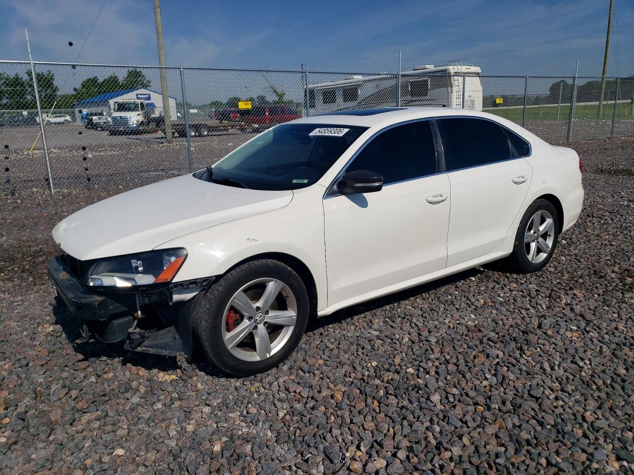 2012 Volkswagen Passat SE, VIN 1VWBP7A37CC079687 — Front end