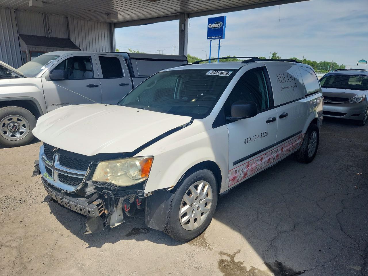 2014 Ram Cargo Van Tradesman, VIN 2C4JRGAG3ER322420 — Front end