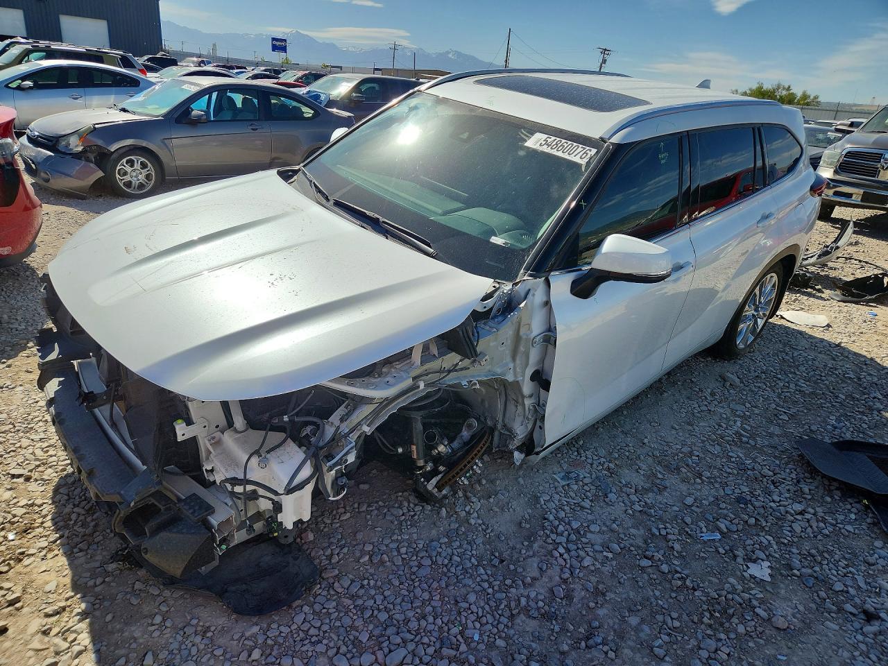 2024 Toyota Highlander XLE, VIN 5TDKDRBH5RS540782 — Front end