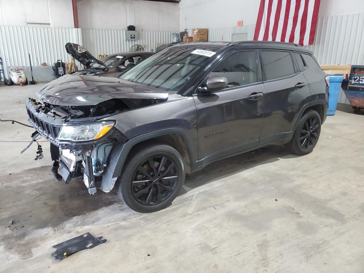2020 Jeep Compass Latitude, VIN 3C4NJCBB6LT252619 — Front end
