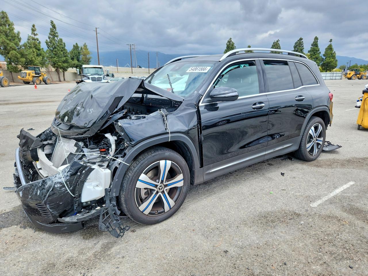 2023 Mercedes-Benz EQB 350, VIN W1N9M1DB6PN040232 — Перед