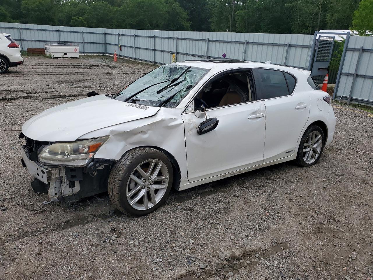 2015 Lexus CT 200h, VIN JTHKD5BH8F2229728 — Front end