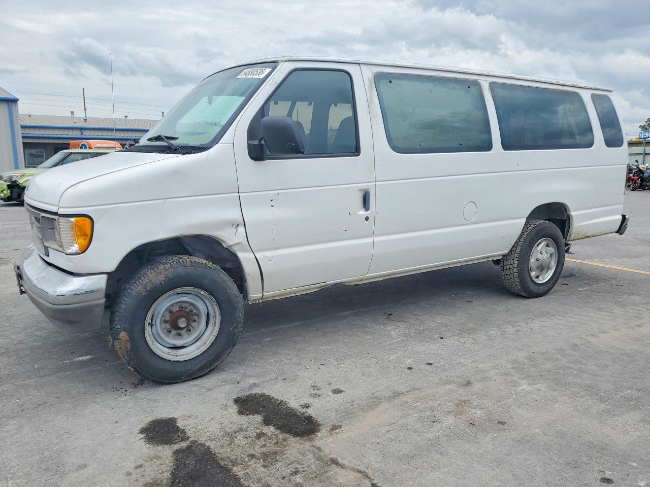 1995 Ford Econoline Wagon XL, VIN 1FBJS31H8SHA40985 — Front end