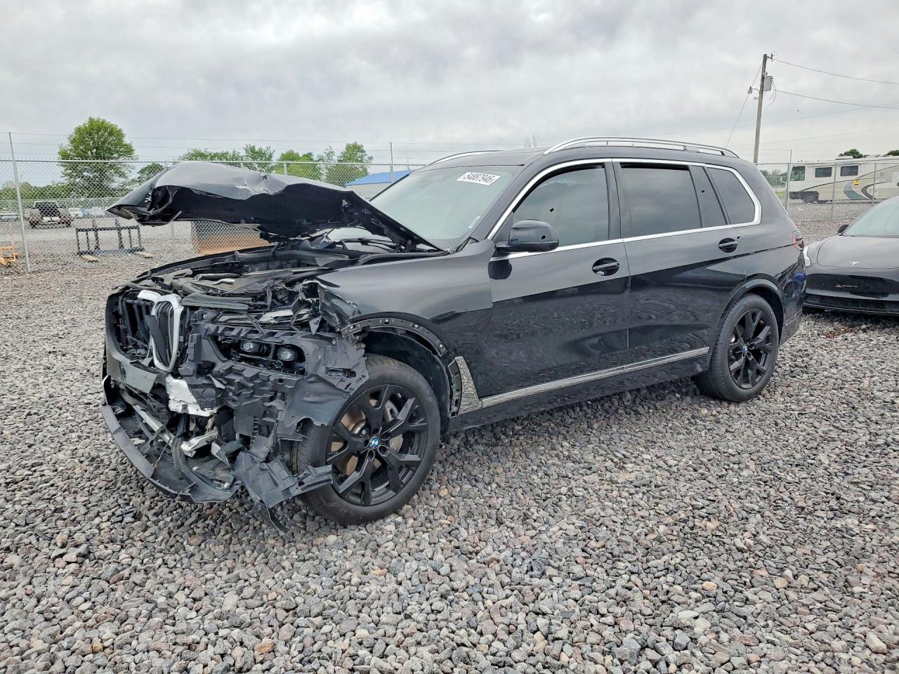 2025 BMW X7 xDrive40i, VIN 5UX23EM09S9W78234 — Front end