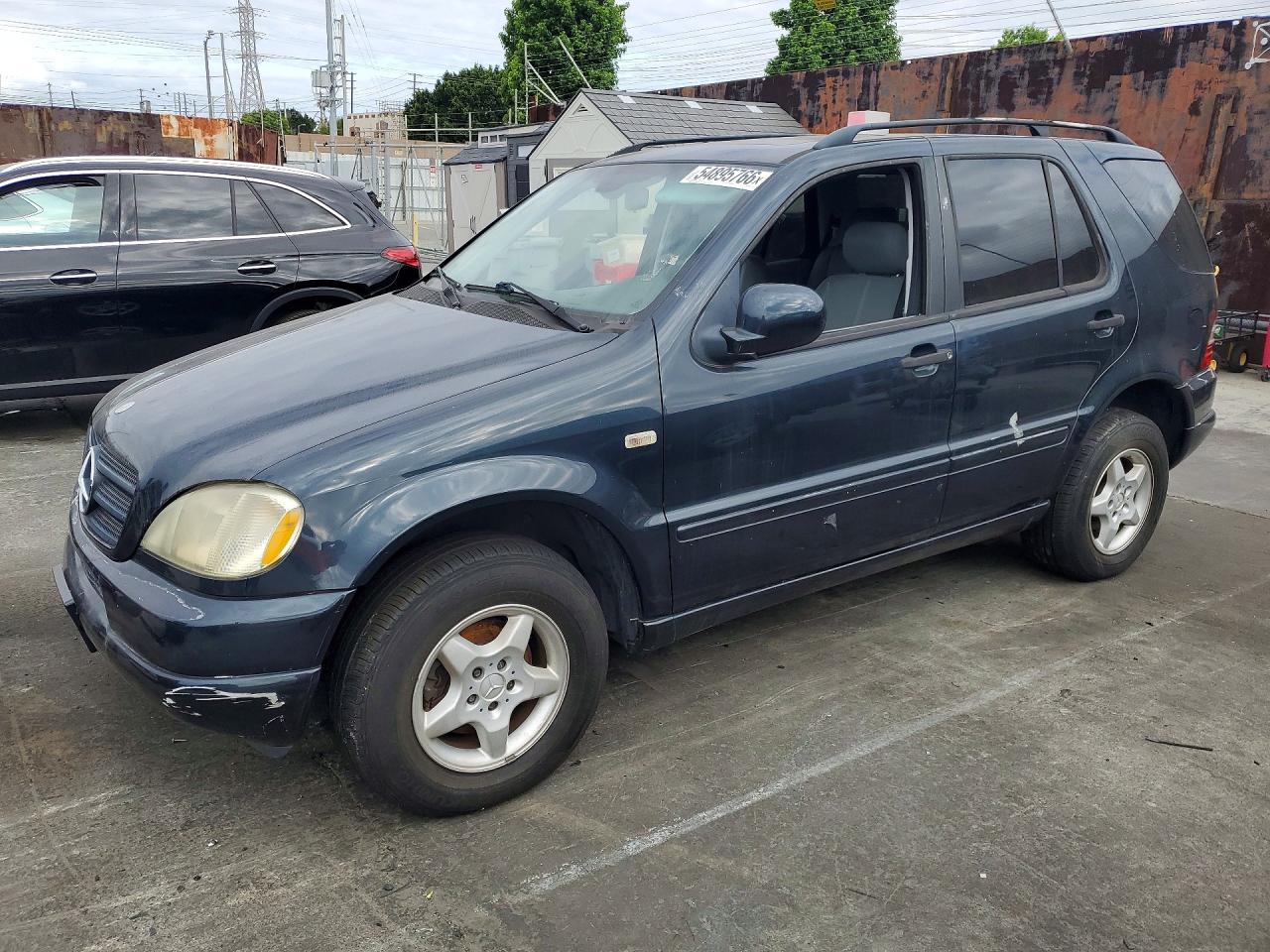 2001 Mercedes-Benz M 320/430/500, VIN 4JGAB54E21A253913 — Normal wear