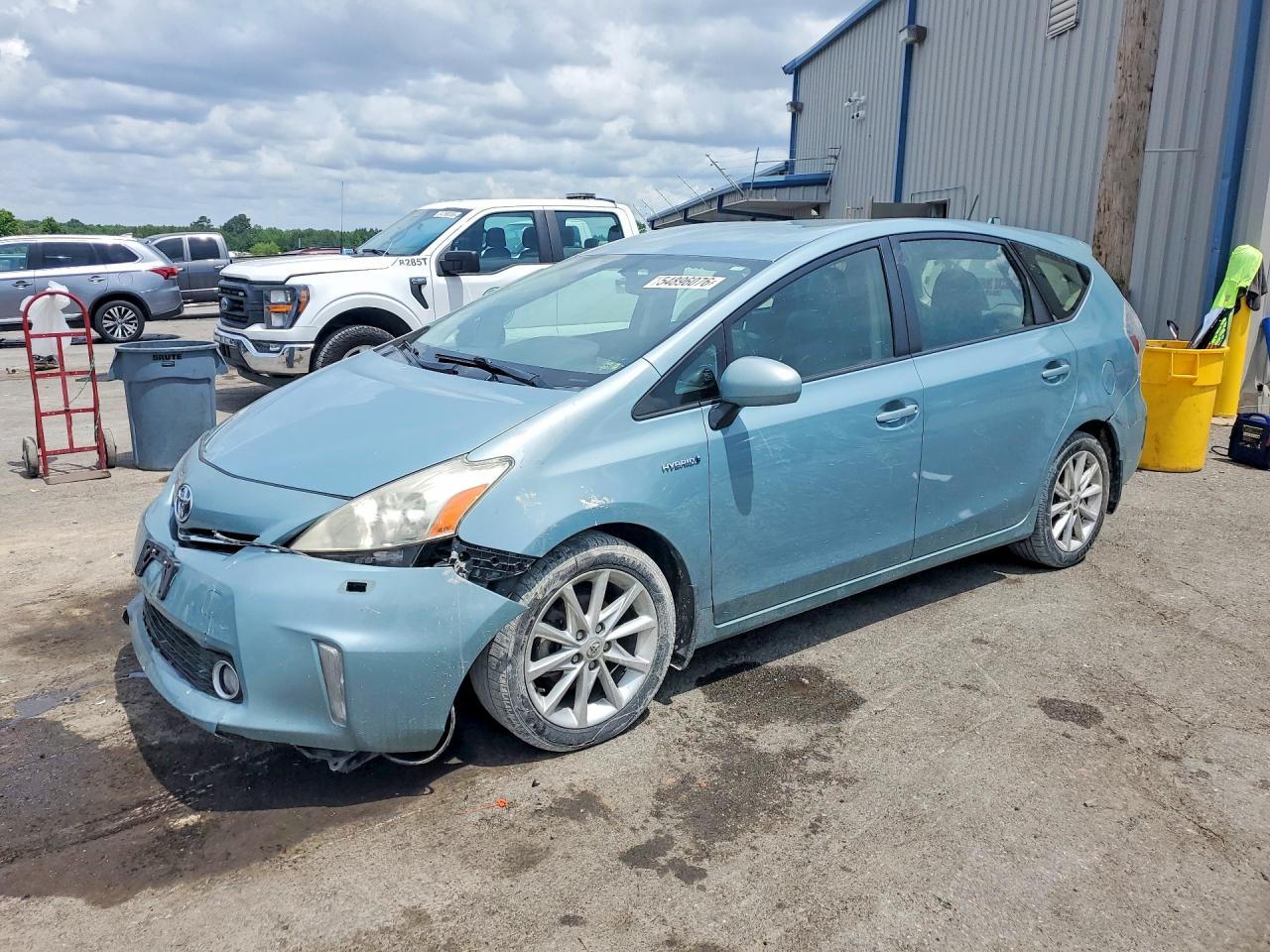 2014 Toyota Prius Two, VIN JTDZN3EU2E3294142 — Front end