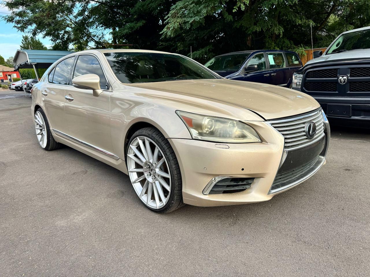 2017 Lexus LS 460, VIN JTHBL5EF2H5143975 — Prior damage history