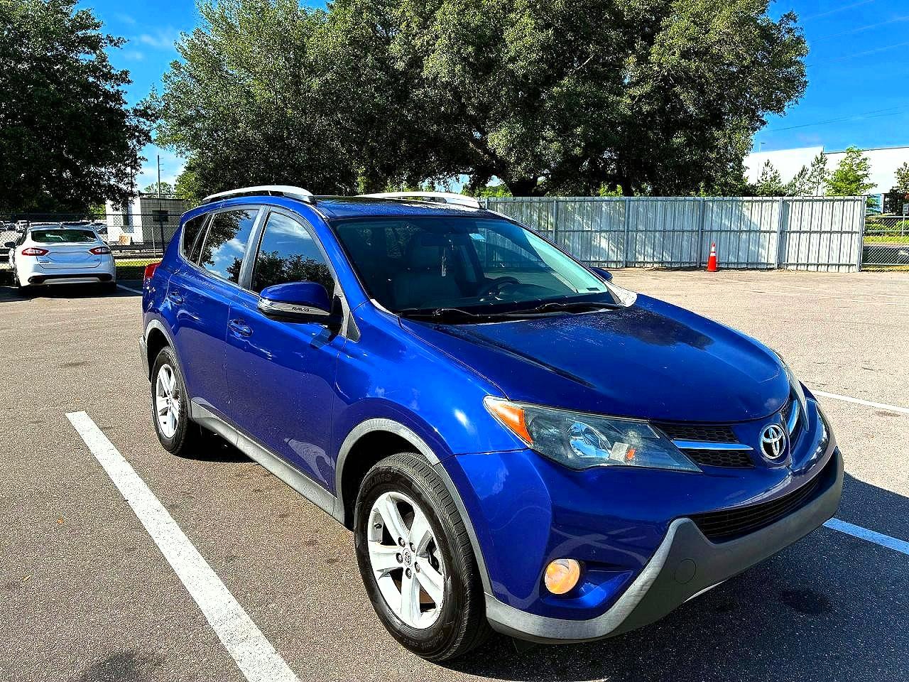 2014 Toyota RAV4 XLE, VIN 2T3WFREVXEW122238 — Minor dents and scratches