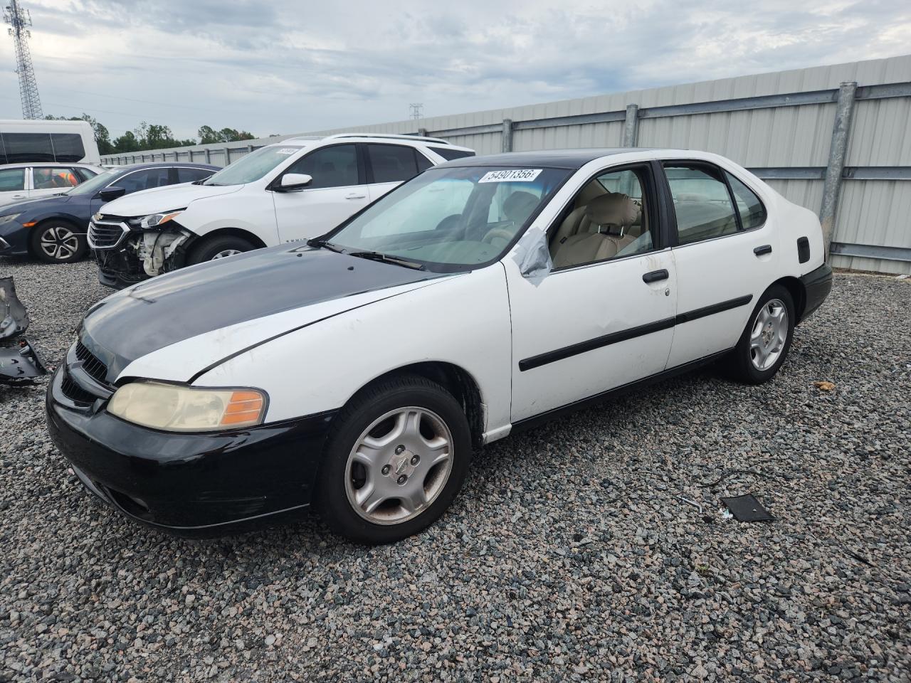 2001 Nissan Altima GLE, VIN 1N4DL01A21C143070 — Minor dents and scratches