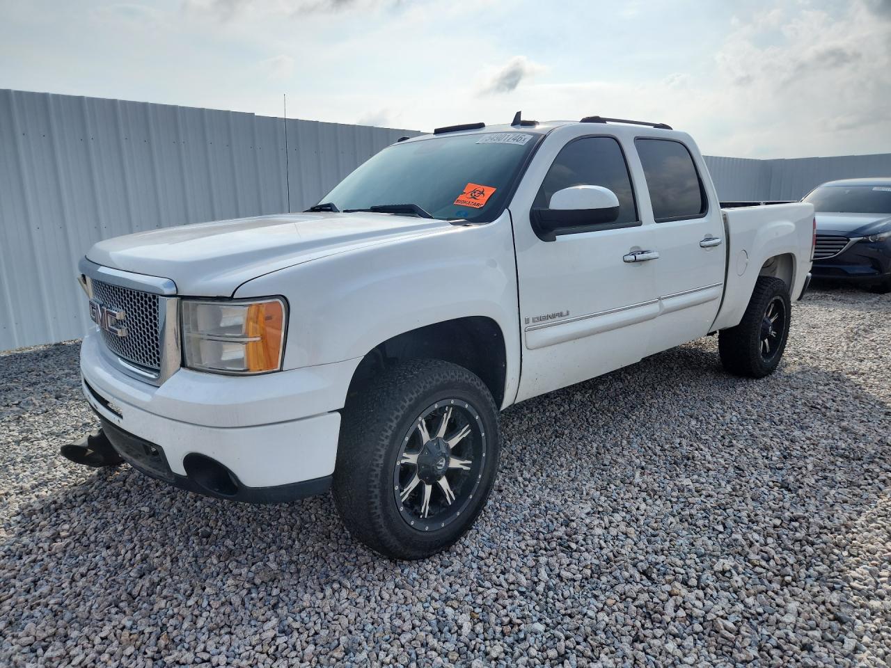 2007 GMC Sierra Denali, VIN 2GTEK638971672545 — Front end