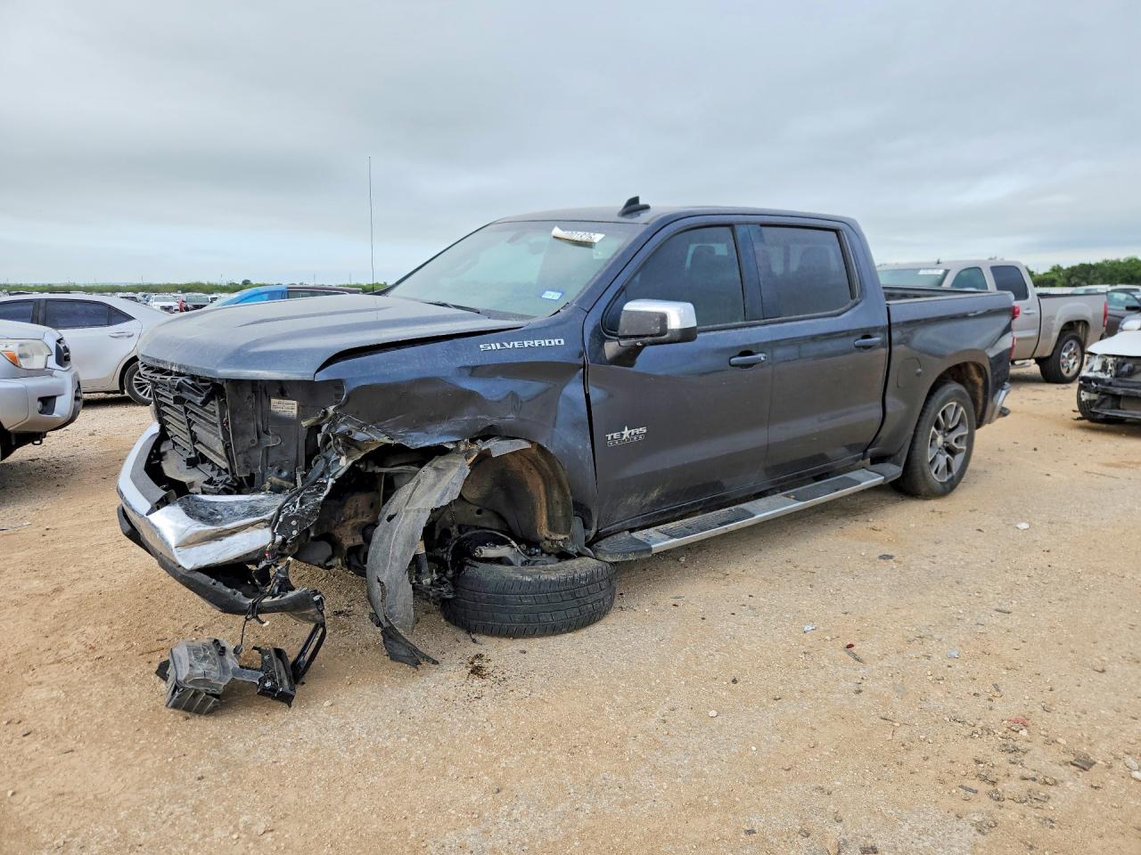 2021 Chevrolet Silverado 1500 LT, VIN 1GCPWCED9MZ178744 — Front end
