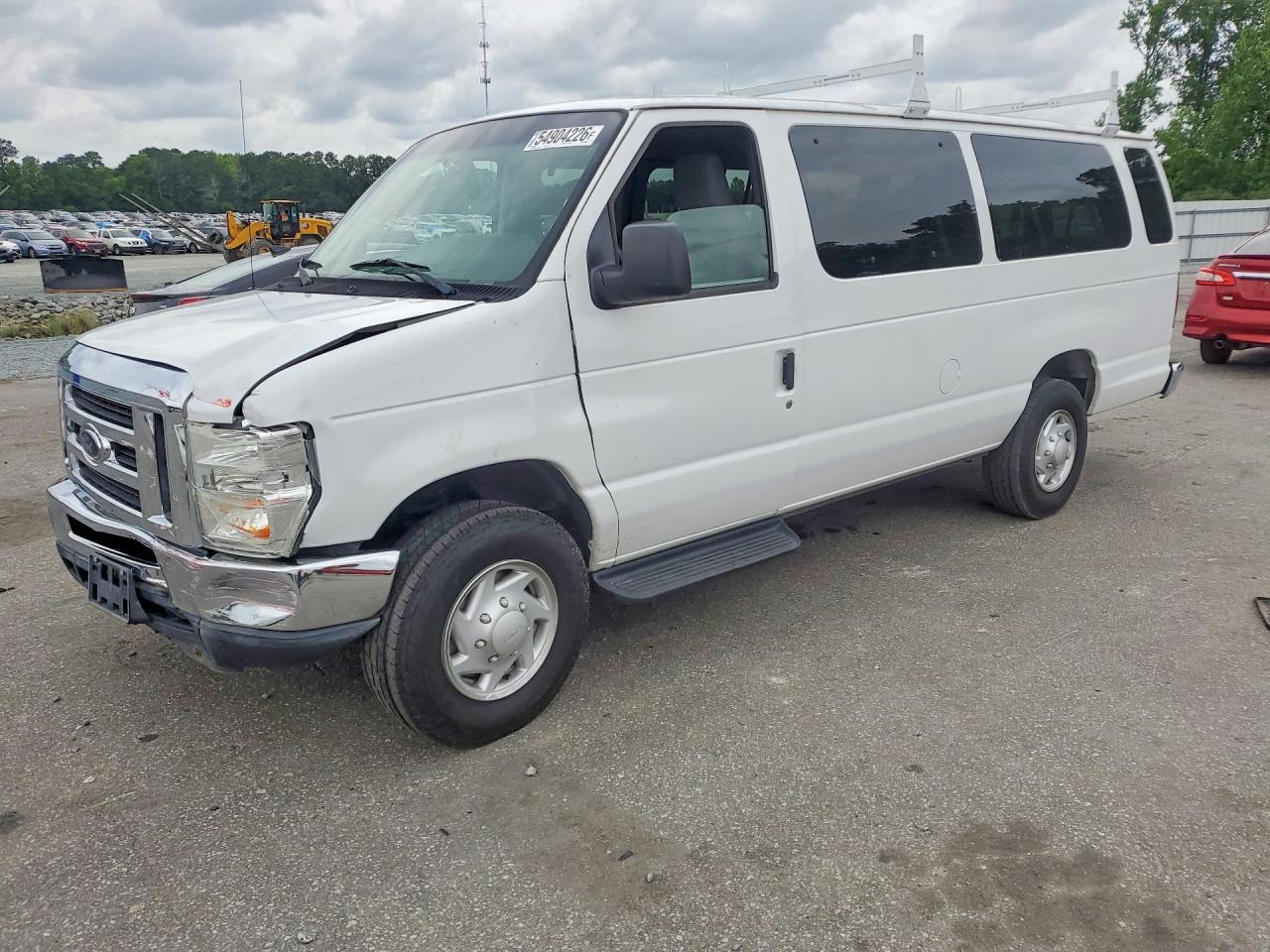 2013 Ford Econoline Passenger XLT, VIN 1FBSS3BL2DDA94557 — Front end
