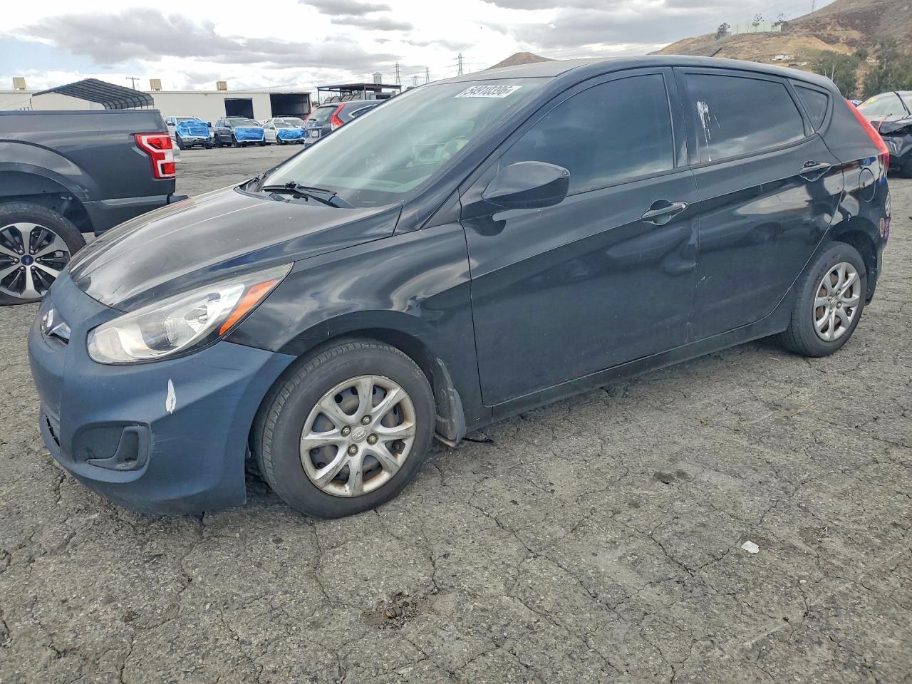 2013 Hyundai Accent GS, VIN KMHCT5AE5DU127428 — Мелкие вмятины и царапины